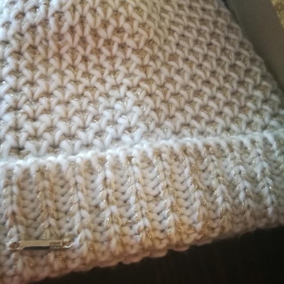 Black Rivet pompom Hat - Picture 7 of 7